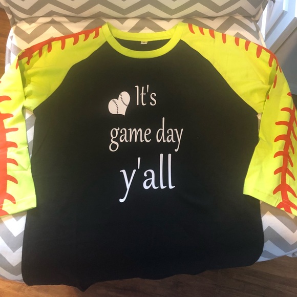 Tops - NEW‼️Softball Mom It's game day y'all